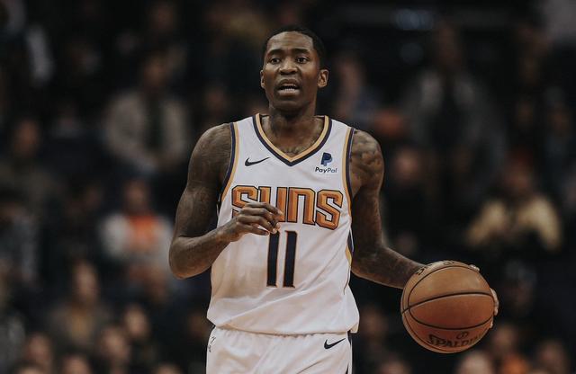 谁跟